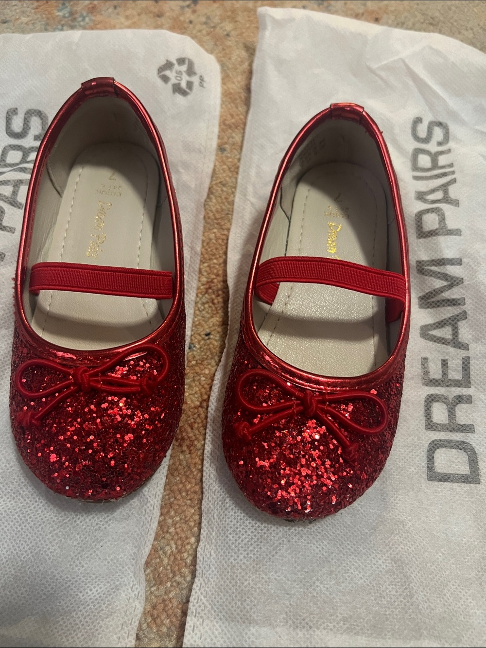 Dream Pairs Girls’ Red Glitter Bow Mary Jane Flats little kids 7